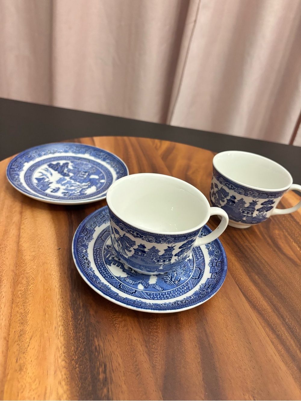 Johnson Bros Blue Willow Teacup and Saucer Set of 2 ENGLAND